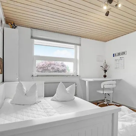 Stunning Home In Krusa With Wifi *